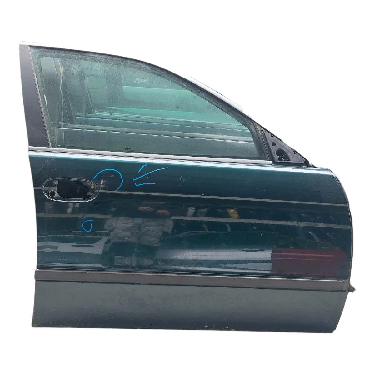 Bmw serija 5 E39 95-04 vrata prednja desna    OŠTEĆENA!