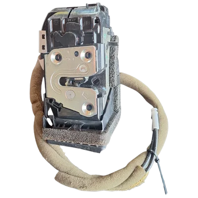 Nissan Qashqai  13-21  brava vrata zadnja desna    3-pina    825004EA2A